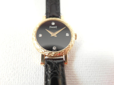 Piaget ladies: 18 k gold, onyx black dail, 4 diamonds, mint: as new vintage watch